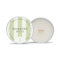 Azur Morning Muse natuurlijke geurkaars van sojawas in blikje van 75 ml met houten lont
