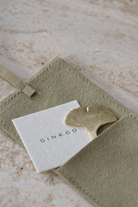 Roosmarijn Knijnenburg - troost bedeltje - Gingko blad