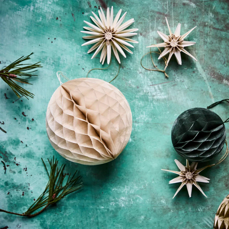 Handgemaakte House Doctor papier kerstballen voor natuurlijke kerstdecoratie