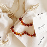 MAYLI Jewelry - Barnsteen baby armband/enkelband, Cognac